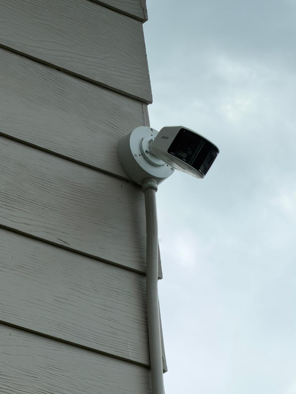 Sistema de Vigilancia para Casa Airbnb – Cámara Doble Lente + NVR Hikvision 16CH